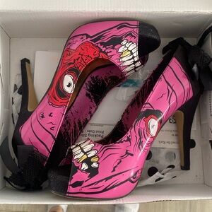 💥SOLD💥💞🖤Iron Fist Sz 9.5(40) High Heels with open toes, worn inside for photo